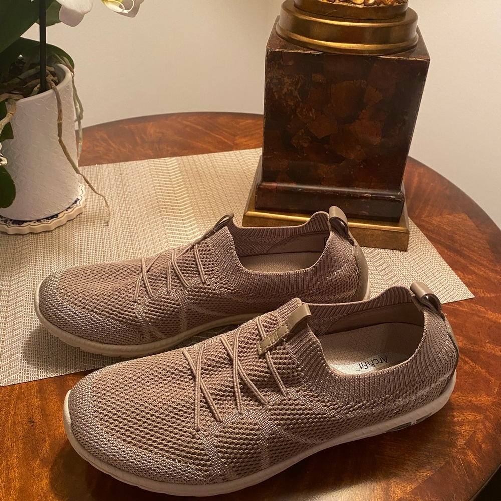 Skechers Tan Knit Sneakers Slip-On Comfort